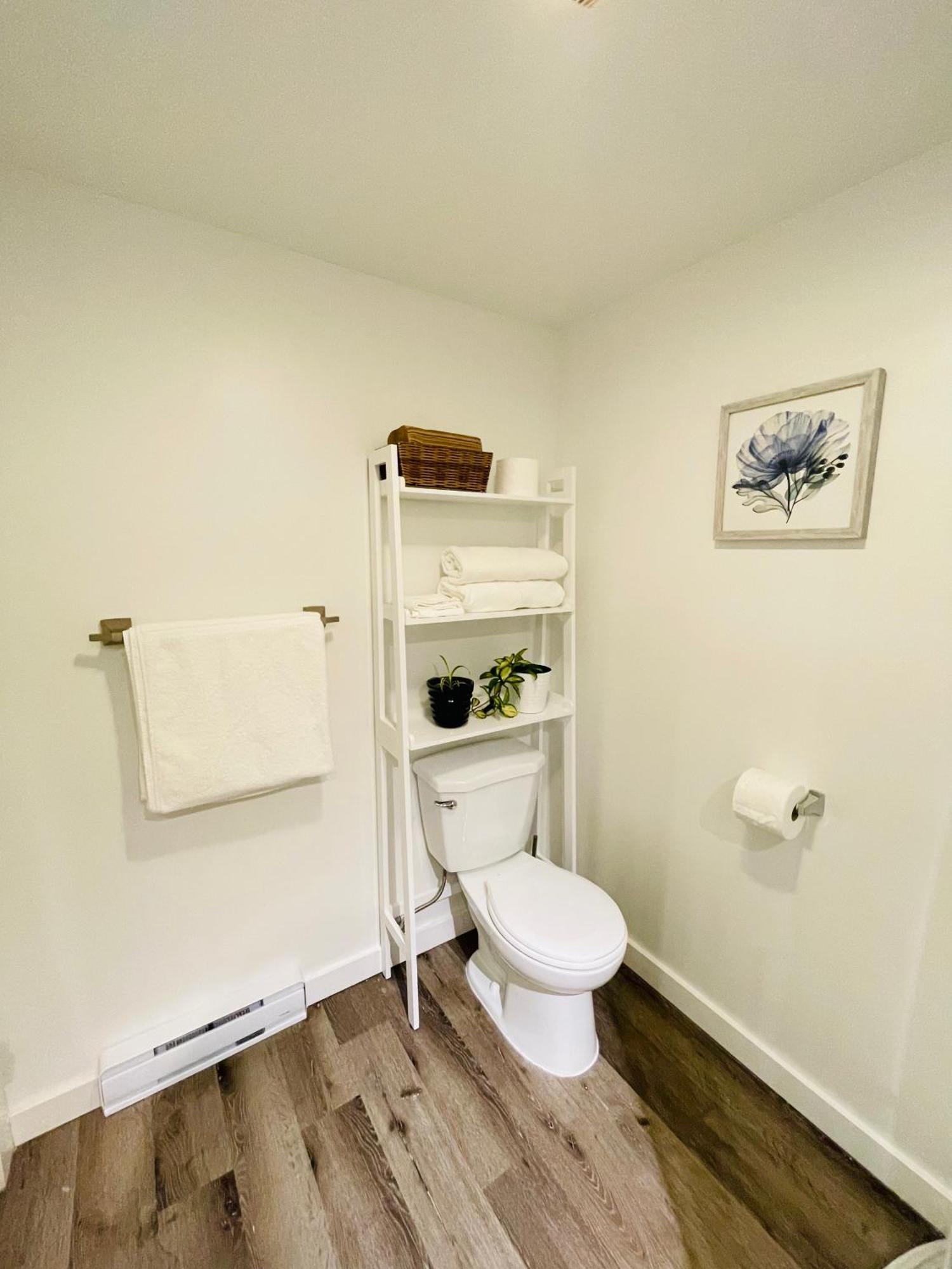 Garden Home In Victoria -Beautiful Home In Victoria Extérieur photo